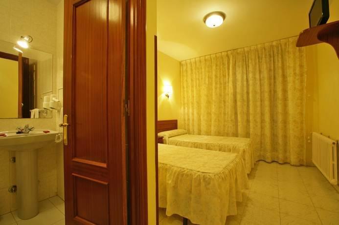 Hotel Monte Y Mar Colunga Room photo